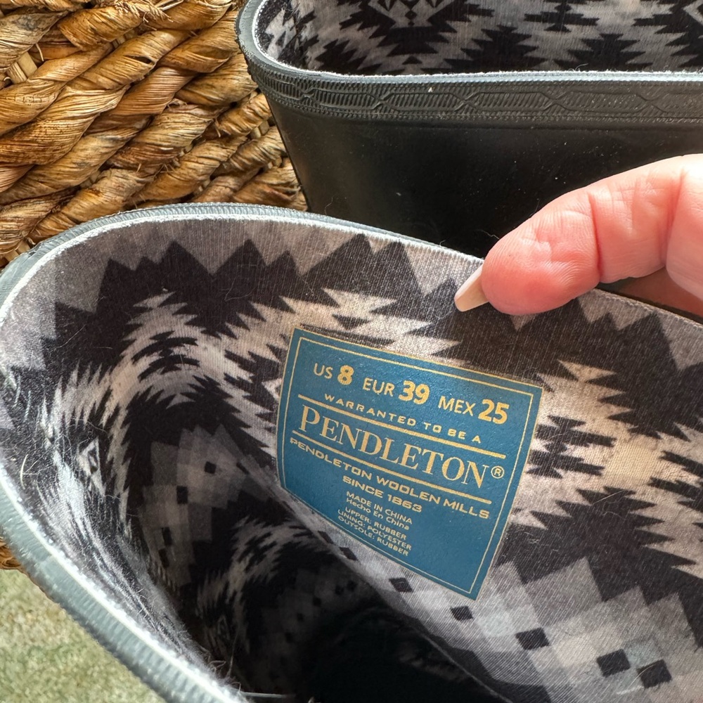 Pendleton Black And Gray Patterned Boots - image 3